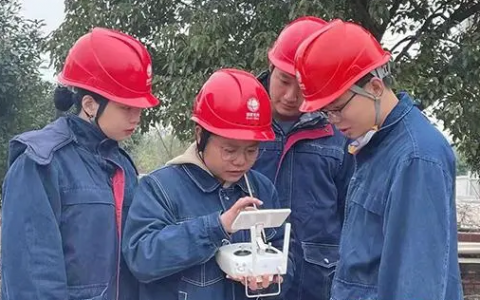 電網(wǎng)女飛手楊嘉妮，29歲成為無人機(jī)巡檢工作的行家里手